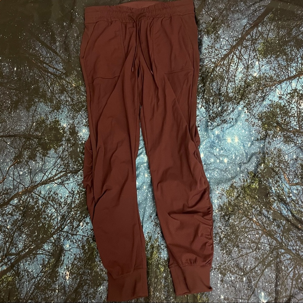 Lululemon Size 10 joggers Cassis